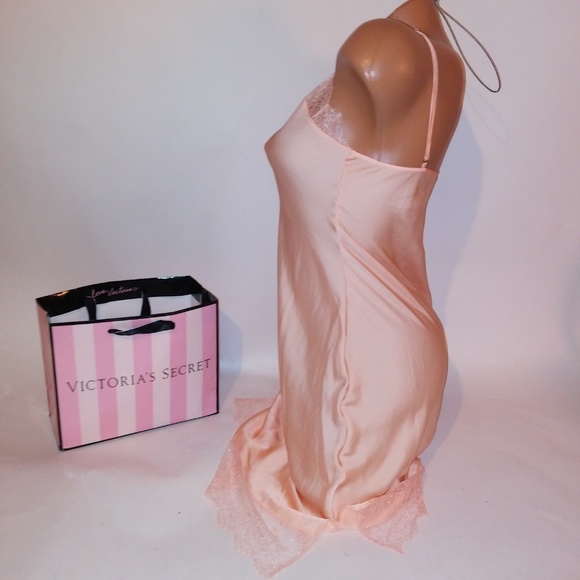 Victoria Secret Lingerie - Picture 4 of 8